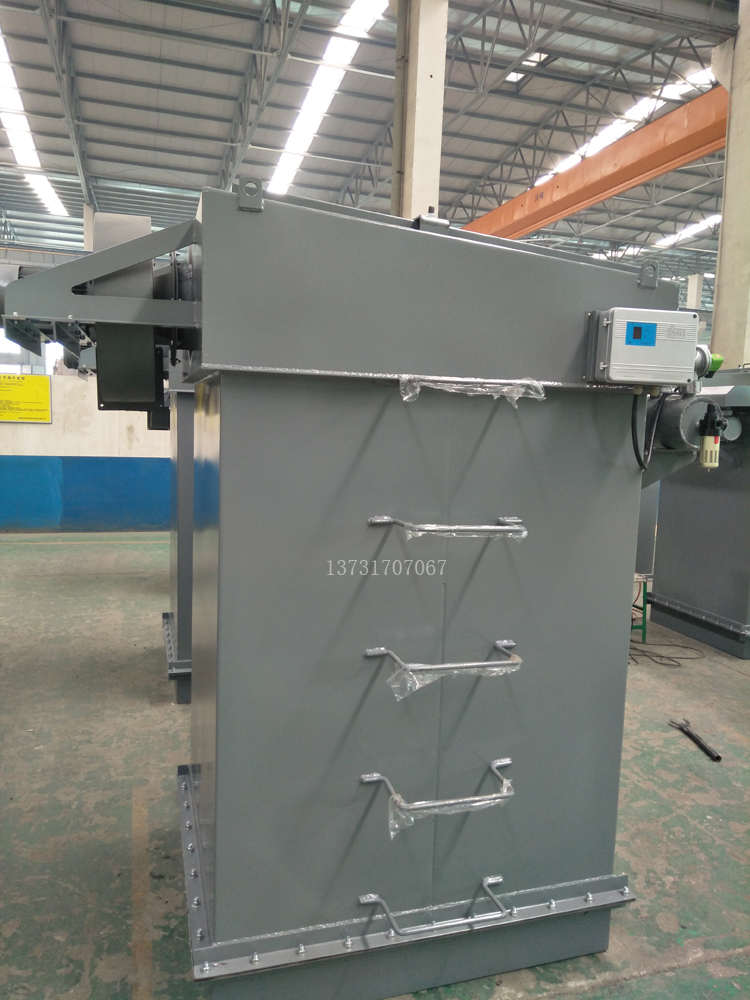 2018年最新研發15m2、25m2倉頂布袋除塵器投放市場